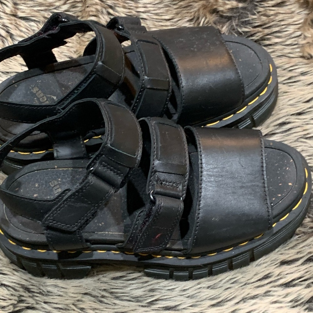Dr. Martens RICKI NAPPA LUX LEATHER 3-STRAP PLATFORM SANDALS Size 7
